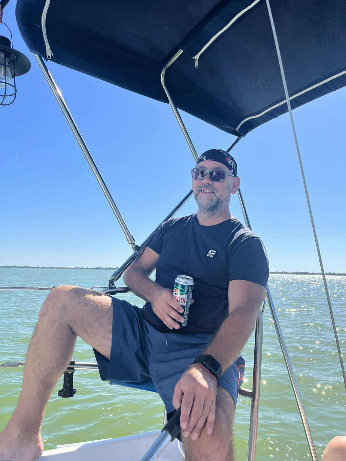 A Borsodi kapitány a Balatonon vitorláson